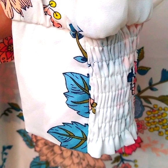 LOFT Floral V-neck Puff Sleeve Blouse, XS, NWT - Picture 4 of 8